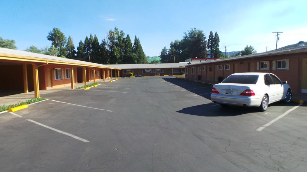 Relax Inn Yreka Buitenkant foto