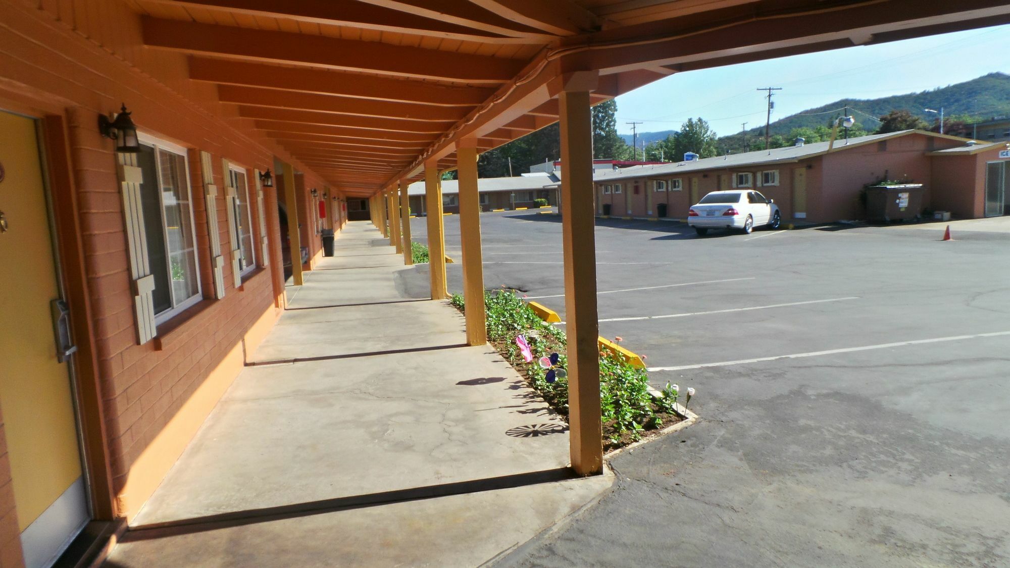 Relax Inn Yreka Buitenkant foto